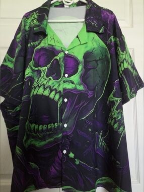 Men's Green & Purple Skull Print Button-Up Shirt - RUNS SMALL.
